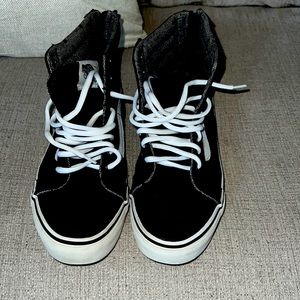 Vans Sk8-Hi tops in Black Canvas with Zipper